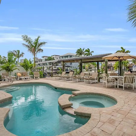 Beach House: Pool, Spa, Boat Dock & Beach